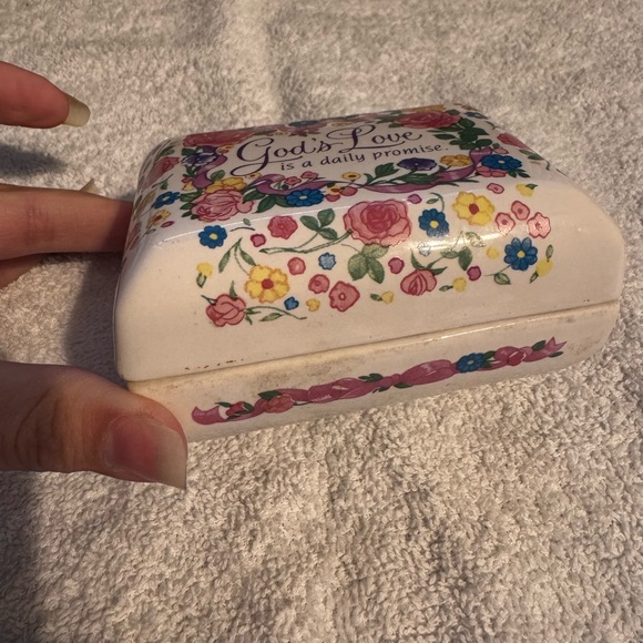 Floral Decorative trinket/Bible quote box - Picture 2 of 4